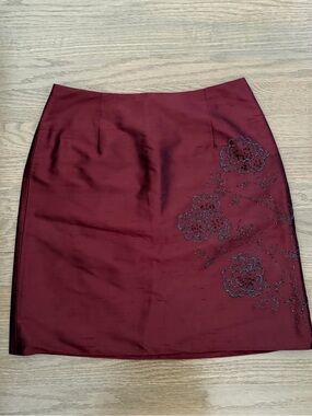 Ann Taylor 100% Silk Burgundy Embroidered Skirt Size 2